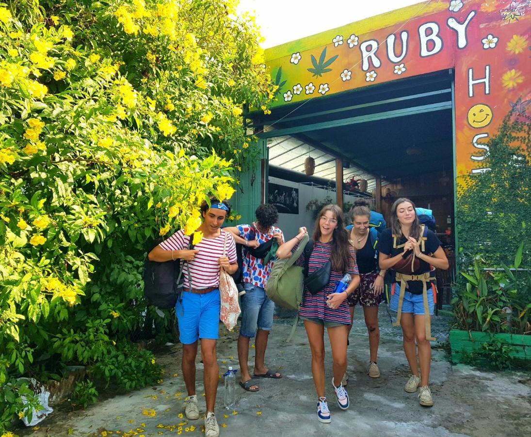 Ruby Phu Quoc Hostel Extérieur photo